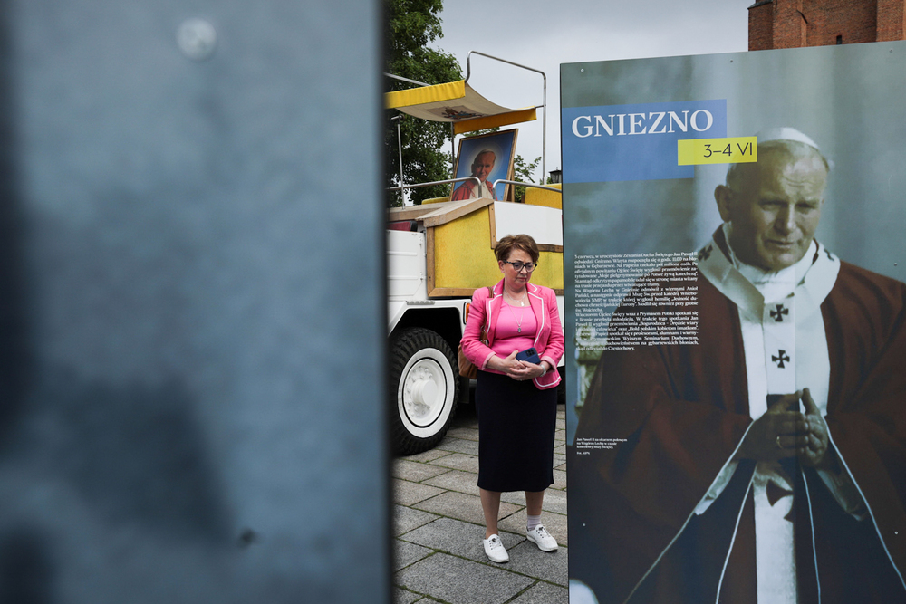 Otwarcie wystawy „Gaude Mater Polonia. Jan Paweł II w Ojczyźnie. 2–10 czerwca 1979” w Gnieźnie – 3 czerwca 2024. Fot. Mikołaj Bujak (IPN)