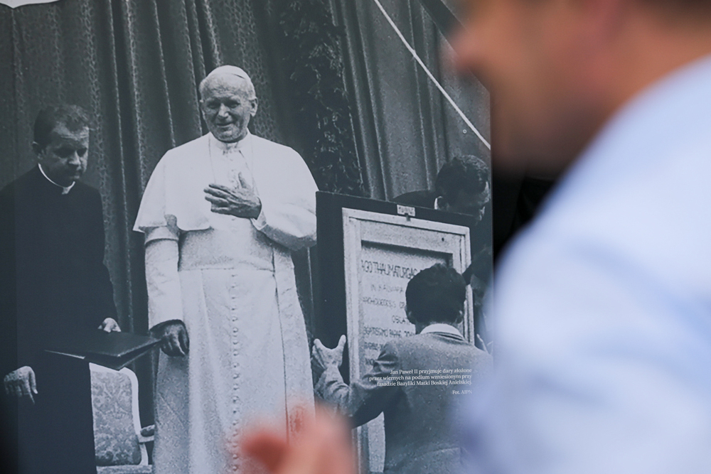 Otwarcie wystawy „Gaude Mater Polonia. Jan Paweł II w Ojczyźnie. 2–10 czerwca 1979” w Gnieźnie – 3 czerwca 2024. Fot. Mikołaj Bujak (IPN)