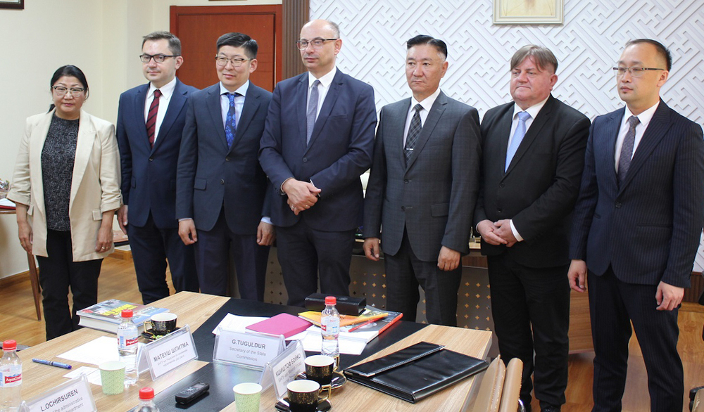 Delegacja IPN w Mongolii – 4–5 czerwca 2024. Na zdj. od lewej: dr Dashdeleg Dashdulam, Wicedyrektor Departamentu Azji i Pacyfiku MSZ Konrad Pawlik, L. Ochirsuren, dr Mateusz Spytma, G. Tuguldur, Ambasador RP dr. hab. Krzysztof Bojko, N. Mendbayar. Fot. Sławomir Bardski (IPN)