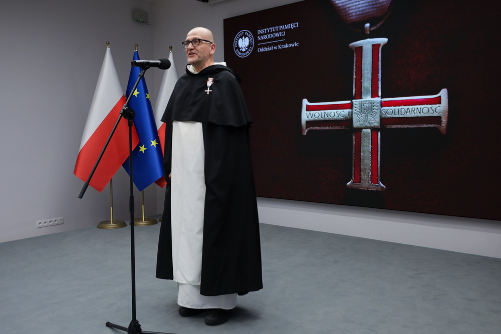 Uroczystość wręczenia Krzyży Wolności i Solidarności oraz medali Reipublicae Memoriae Meritum. Na zdj. o. Paweł Jan Kozacki – Kraków, 7 czerwca 2024. Fot. Mikołaj Bujak (IPN)