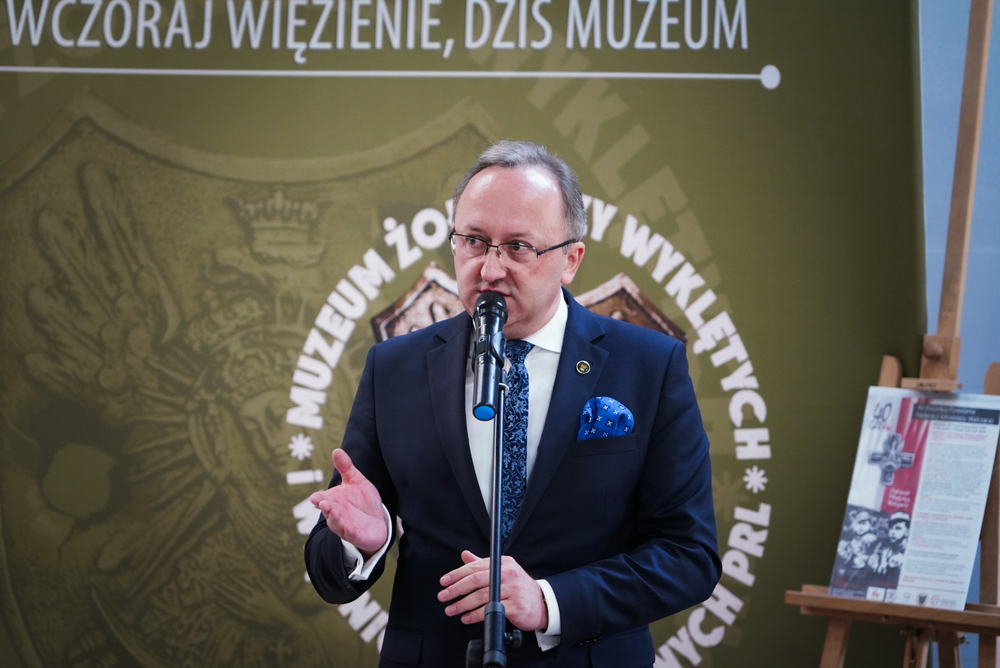 Obchody 40. rocznicy powstania Federacji Młodzieży Walczącej – 8 czerwca 2024. Na zdj. zastępca prezesa IPN dr hab. Karol Polejowski. Fot. Mateusz Niegowski (IPN)