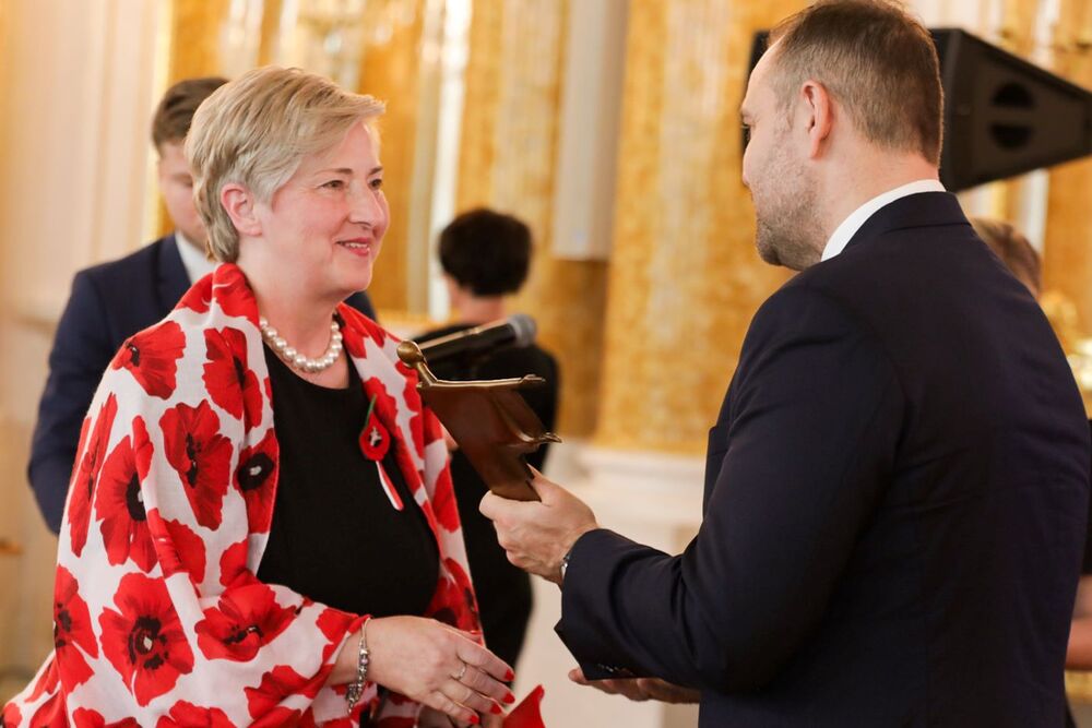 Uroczysta gala wręczenia nagrody IPN „Kustosz Pamięci Narodowej” – 10 czerwca 2024. Na zdj. koordynatorka Przystanku Historia IPN w Chicago Helena Sołtys. Fot. Mikołaj Bujak (IPN)