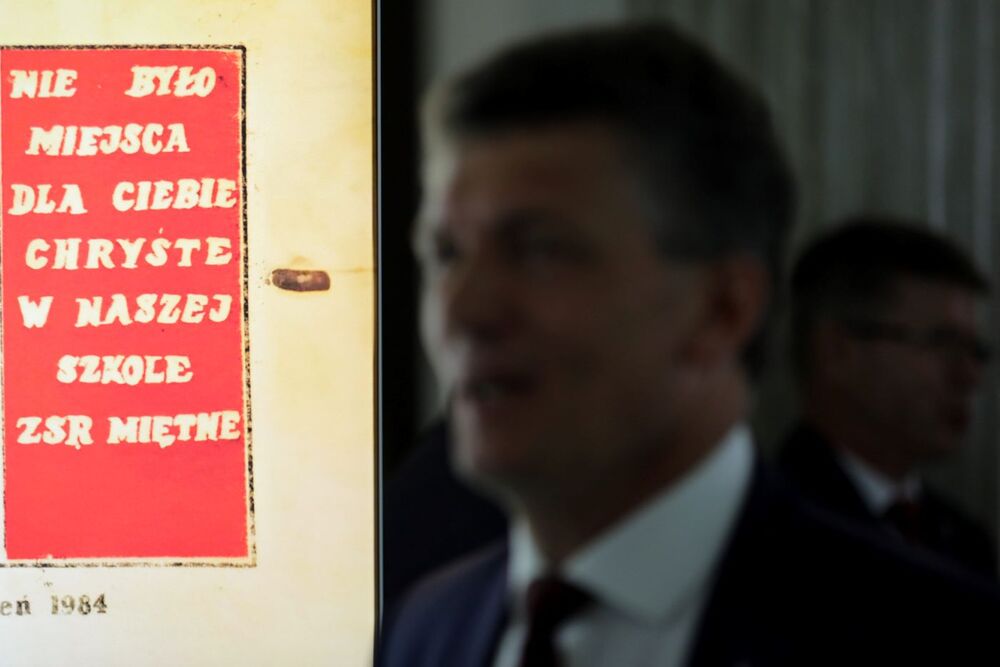 Wystawa „Obrona krzyża w Zespole Szkół Rolniczych w Miętnem w 1984 r.” w Sejmie RP – Warszawa, 12 czerwca 2024. Fot. Mikołaj Bujak (IPN)