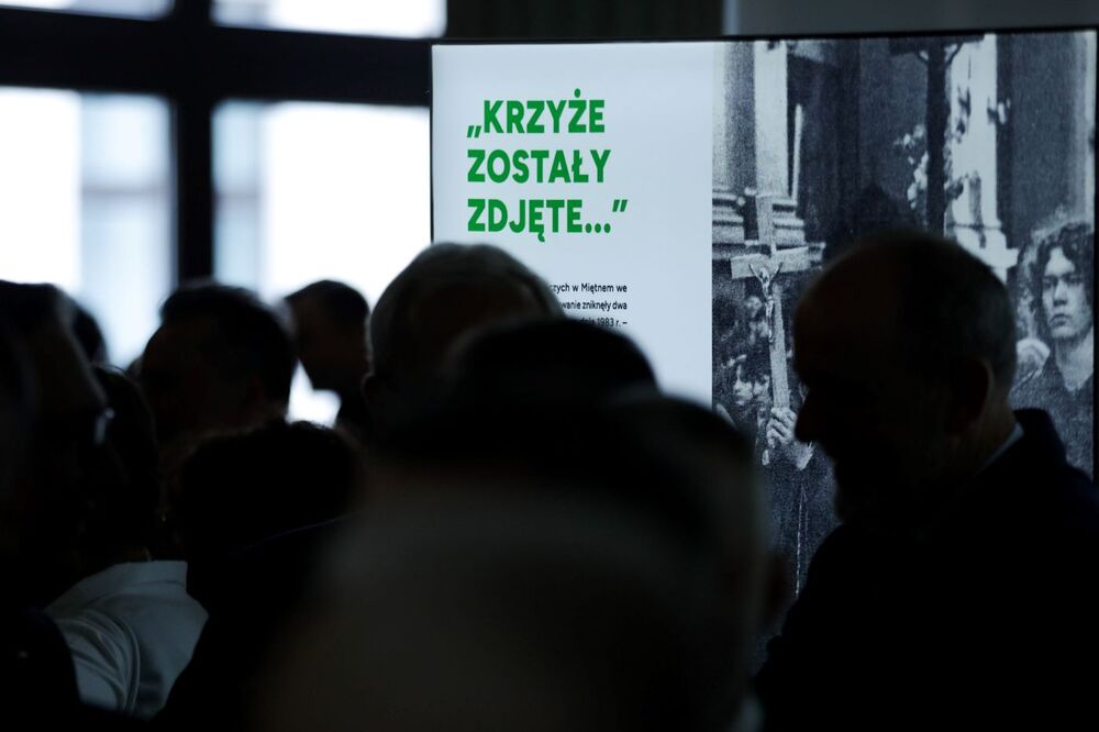 Wystawa „Obrona krzyża w Zespole Szkół Rolniczych w Miętnem w 1984 r.” w Sejmie RP – Warszawa, 12 czerwca 2024. Fot. Mikołaj Bujak (IPN)
