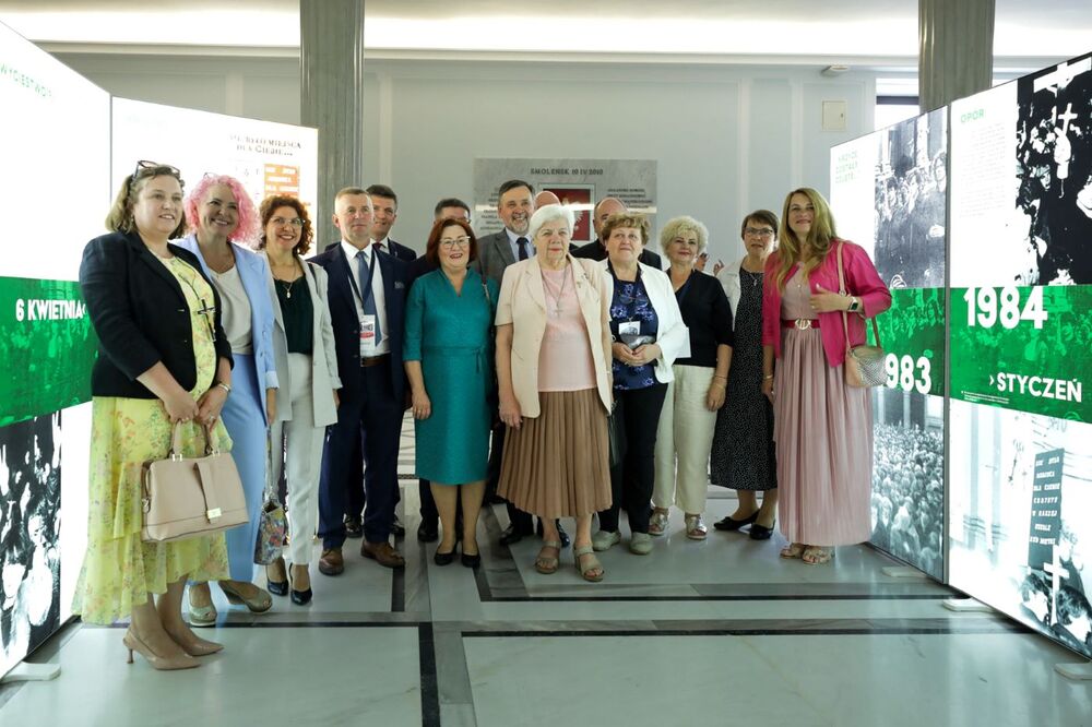 Wystawa „Obrona krzyża w Zespole Szkół Rolniczych w Miętnem w 1984 r.” w Sejmie RP – Warszawa, 12 czerwca 2024. Fot. Mikołaj Bujak (IPN)