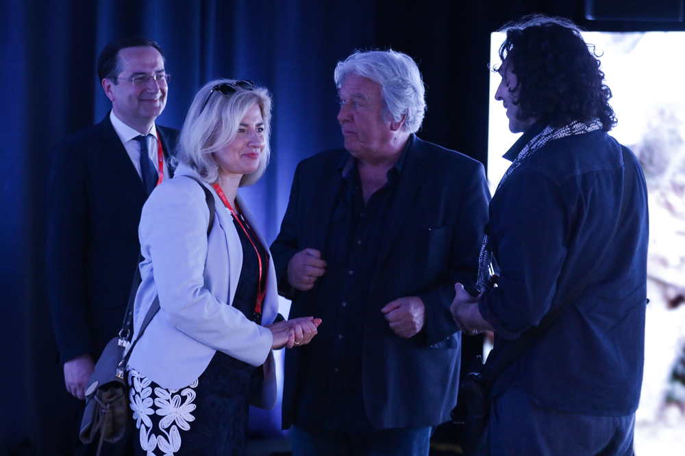 Wystawa „Szlaki Nadziei. Odyseja Wolności” prezentowana podczas Wielkopolskiego Kongresu Pamięci Narodowej – 18 czerwca 2024. Na zdj. dyrektor Biura Współpracy Międzynarodowej Agnieszka Jędrzak oraz kompozytor Henri Seroka. Fot. Mikołaj Bujak (IPN)