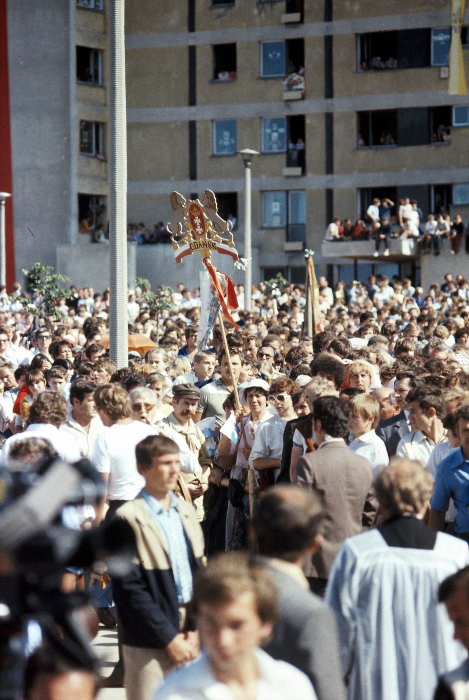 Mistrzejowice. Widoczni członkowie Harcerskiej Biała Służba