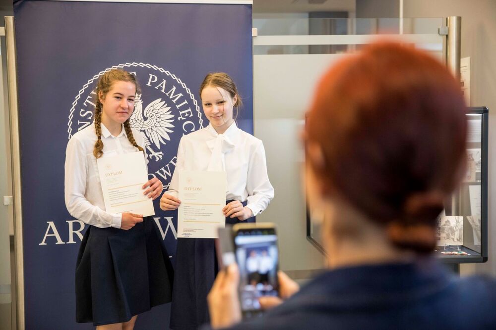 Laureaci konkursu „63 dni w kadrze” w Archiwum IPN – 20 czerwca 2024. Fot. Katarzyna Adamów (IPN)