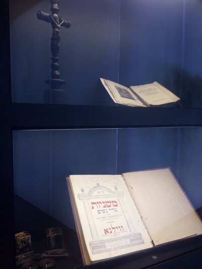Fragment ekspozycji w Muzeum Polaków Ratujących Żydów podczas II wojny światowej im. Rodziny Ulmów w Markowej
