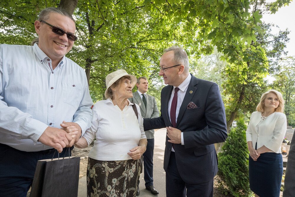 Złożenie kwiatów przy grobie Wojciecha Korfantego – Katowice, 5 lipca 2024. Fot. Krzysztof Łojko (IPN)