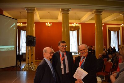 Uczestnicy konferencji: prof. Włodzimierz Suleja, prof. Tadeusz Wolsza, prof. Janusz Odziemkowski