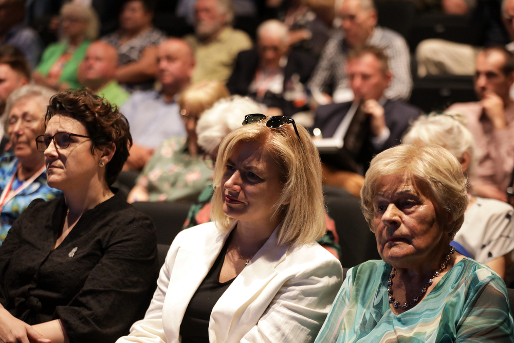 Obchody 80. rocznicy operacji „Ostra Brama” – Wilno, 6 lipca 2024. Na zdj. dyrektor Muzeum Żołnierzy Wyklętych i Więźniów Politycznych PRL Adrianna Garnik i dyrektor Biura Współpracy Międzynarodowej Agnieszka Jędrzak. Fot. Mikołaj Bujak (IPN)