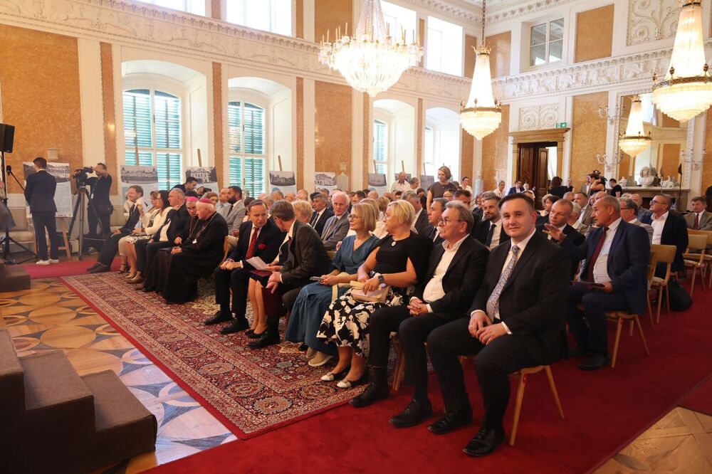 Sesja Sejmiku Województwa Podkarpackiego ustanawiająca błogosławioną Rodzinę Ulmów patronem województwa – Łańcut. 7 lipca 2024. Fot. Katarzyna Gajda-Bator (IPN)