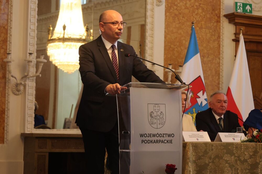 Dr Mateusz Szpytma, zastępca prezesa IPN, podczas sesji Sejmiku Województwa Podkarpackiego ustanawiającej błogosławioną Rodzinę Ulmów patronem województwa – Łańcut. 7 lipca 2024. Fot. Katarzyna Gajda-Bator (IPN)