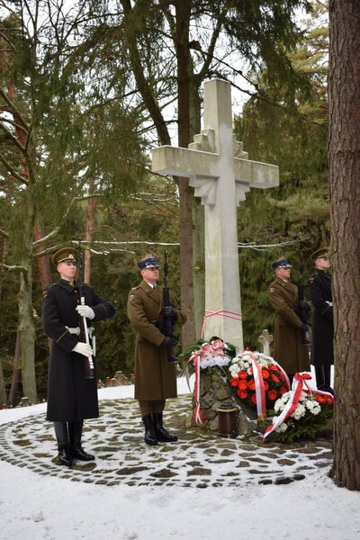 Uroczystości na cmentarzu wojskowym na Antokolu w Wilnie