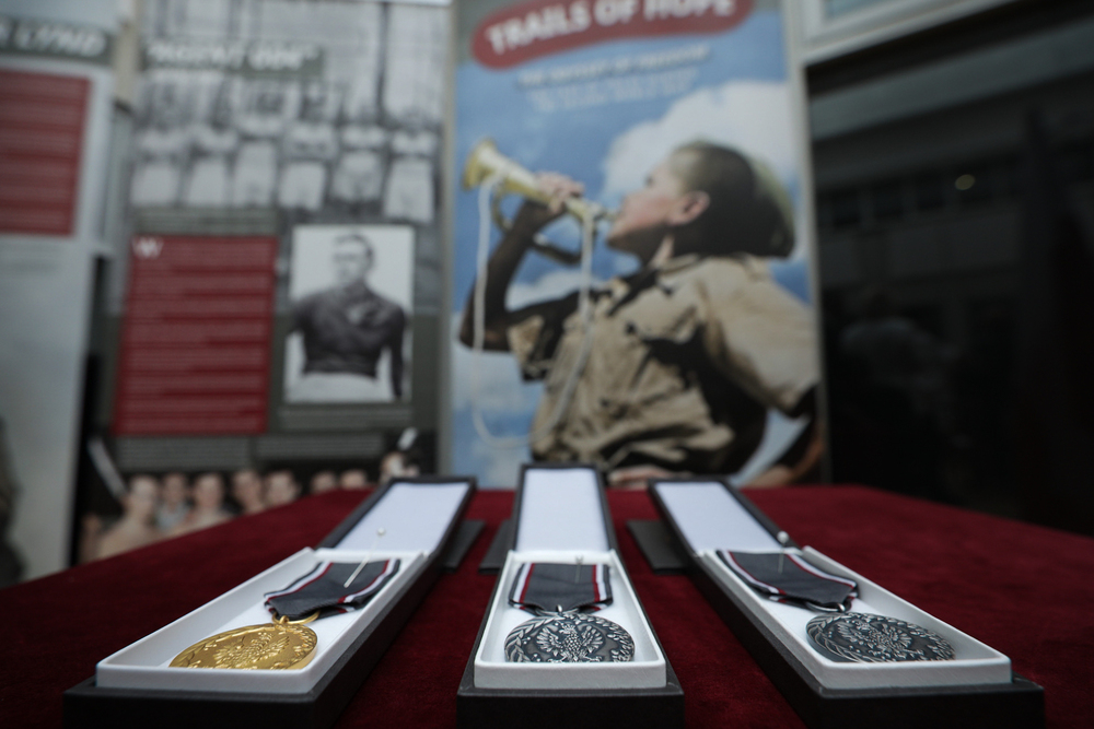 Uroczystość wręczenia medali Reipublicae Memoriae Meritum działaczom polonijnym i otwarcie wystawy „Szlaki Nadziei. Odyseja Wolności” – Londyn, 9 lipca 2024. Fot. Mikołaj Bujak (IPN)