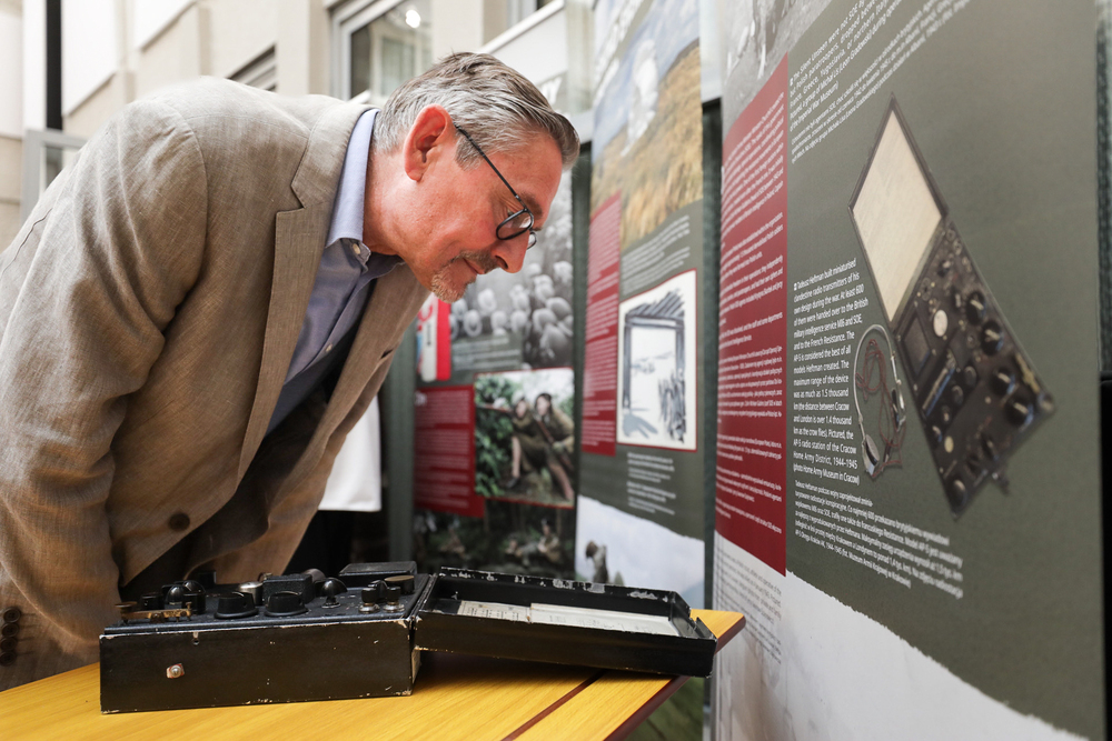 Uroczystość wręczenia medali Reipublicae Memoriae Meritum działaczom polonijnym i otwarcie wystawy „Szlaki Nadziei. Odyseja Wolności” – Londyn, 9 lipca 2024. Fot. Mikołaj Bujak (IPN)