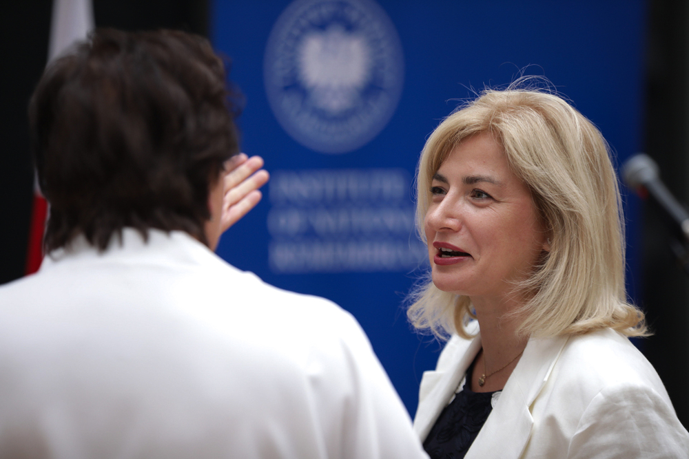 Uroczystość wręczenia medali Reipublicae Memoriae Meritum działaczom polonijnym i otwarcie wystawy „Szlaki Nadziei. Odyseja Wolności”. Na zdj. Agnieszka Jędrzak, dyrektor Biura Współpracy Międzynarodowej IPN (P) – Londyn, 9 lipca 2024. Fot. Mikołaj Bujak (IPN)