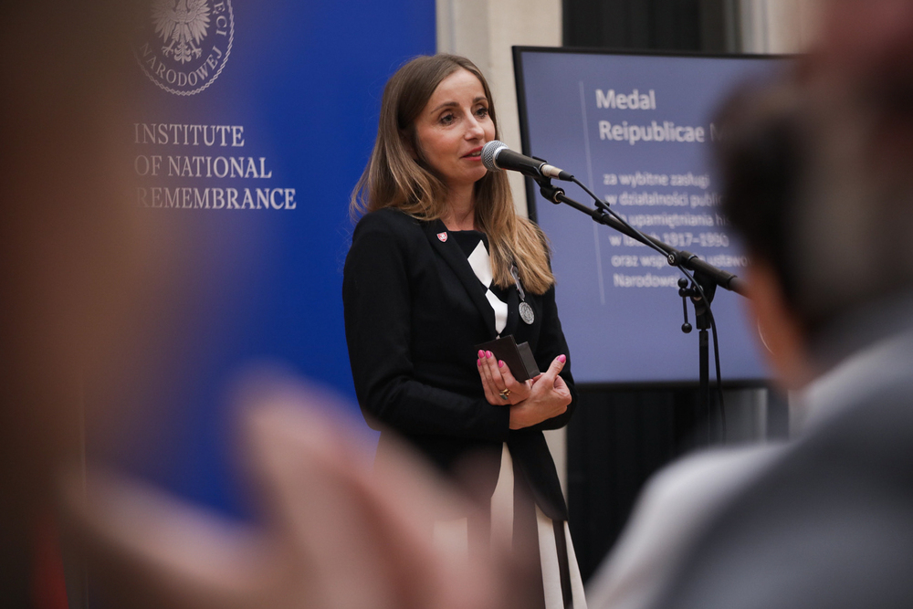 Uroczystość wręczenia medali Reipublicae Memoriae Meritum działaczom polonijnym i otwarcie wystawy „Szlaki Nadziei. Odyseja Wolności”. Na zdj. Małgorzata Bugaj-Martynowska – Londyn, 9 lipca 2024. Fot. Mikołaj Bujak (IPN)