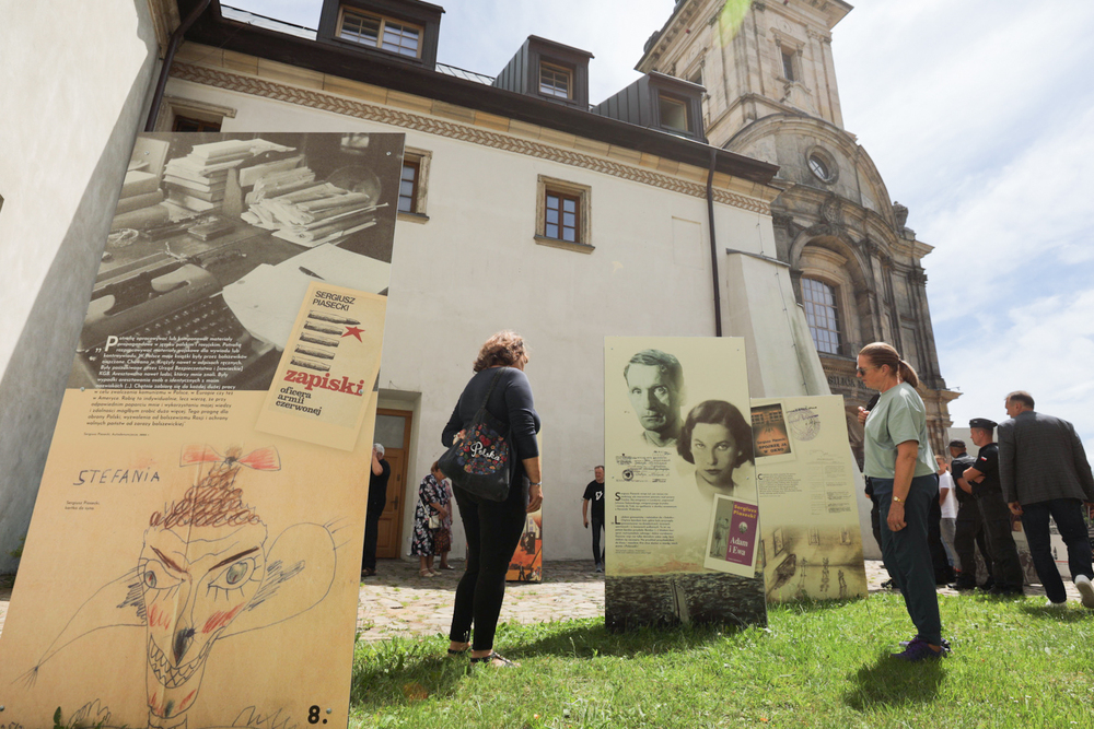 Prezentacja wystawy IPN o Sergiuszu Piaseckim na Świętym Krzyżu – 17 lipca 2024. Fot. Mikołaj Bujak (IPN)