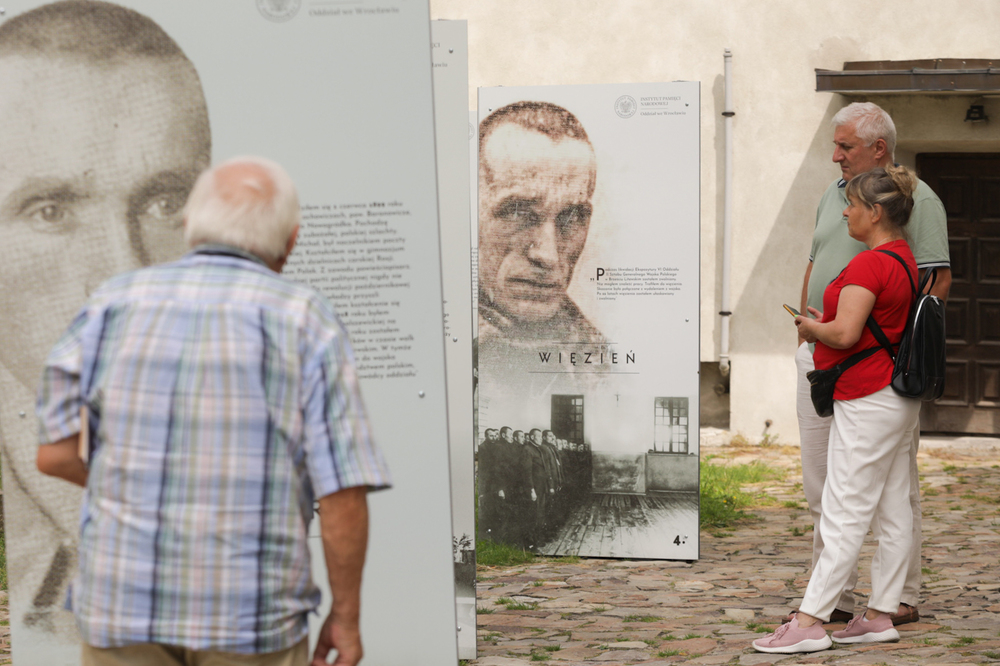 Prezentacja wystawy IPN o Sergiuszu Piaseckim na Świętym Krzyżu – 17 lipca 2024. Fot. Mikołaj Bujak (IPN)