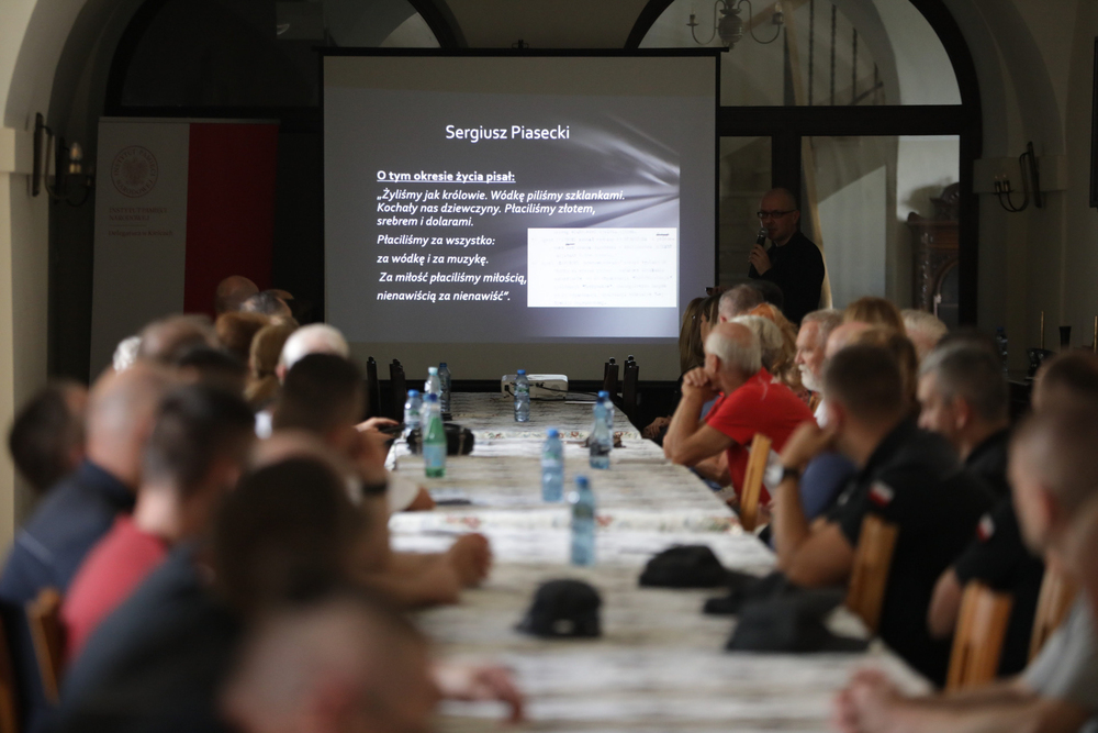 Prelekcja dr. hab. Tomasza Balbusa, poświęcona postaci Sergiusza Piaseckiego Świętym Krzyżu –17 lipca 2024.  Fot. Mikołaj Bujak (IPN)