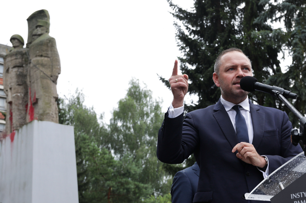 Demontaż obiektu propagandowego w Nowogardzie. Na zdj. dr Karol Nawrocki, prezes IPN – 22 lipca 2024. Fot. Mikołaj Bujak (IPN)