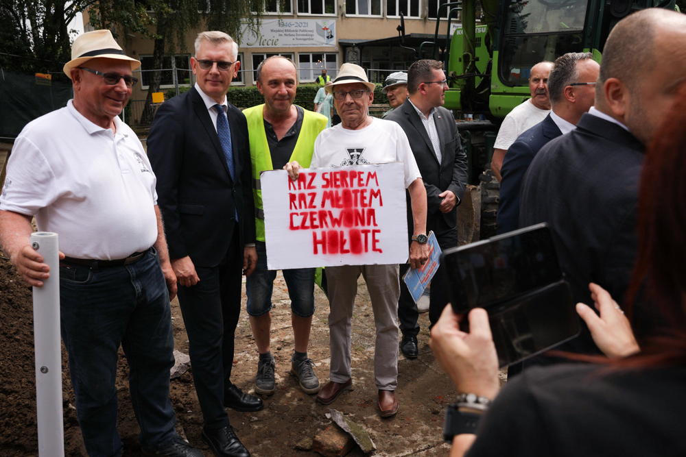 Demontaż obiektu propagandowego w Nowogardzie – 22 lipca 2024. Fot. Mikołaj Bujak (IPN)