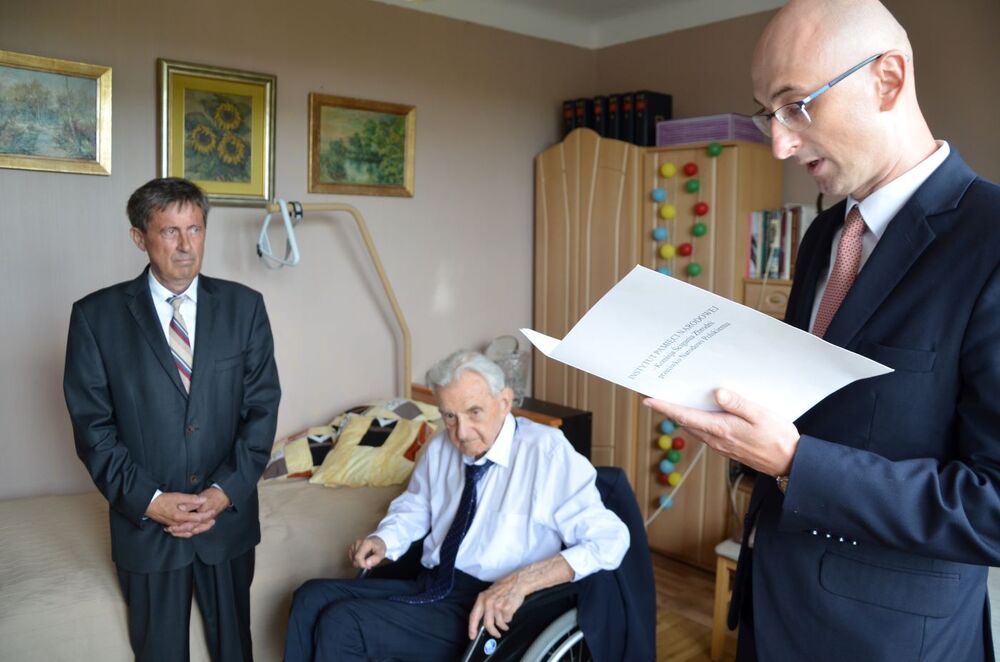 Sędzia Andrzej Jankowski został uhonorowany złotym medalem Reipublicae Memoriae Meritum. Fot. Janusz Ślęzak (IPN)