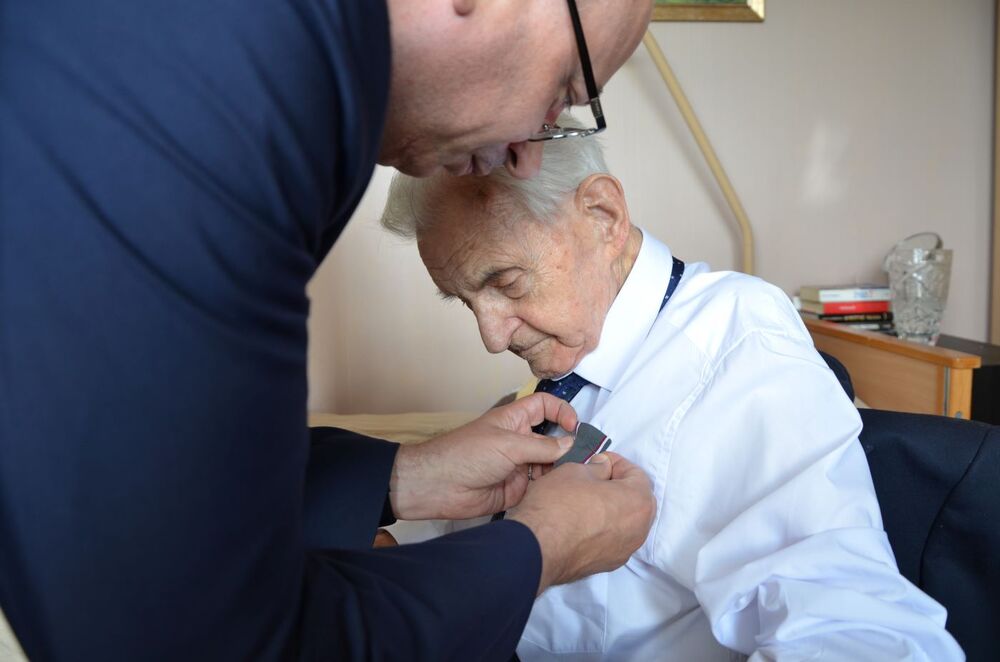 Sędzia Andrzej Jankowski został uhonorowany złotym medalem Reipublicae Memoriae Meritum. Fot. Janusz Ślęzak (IPN)