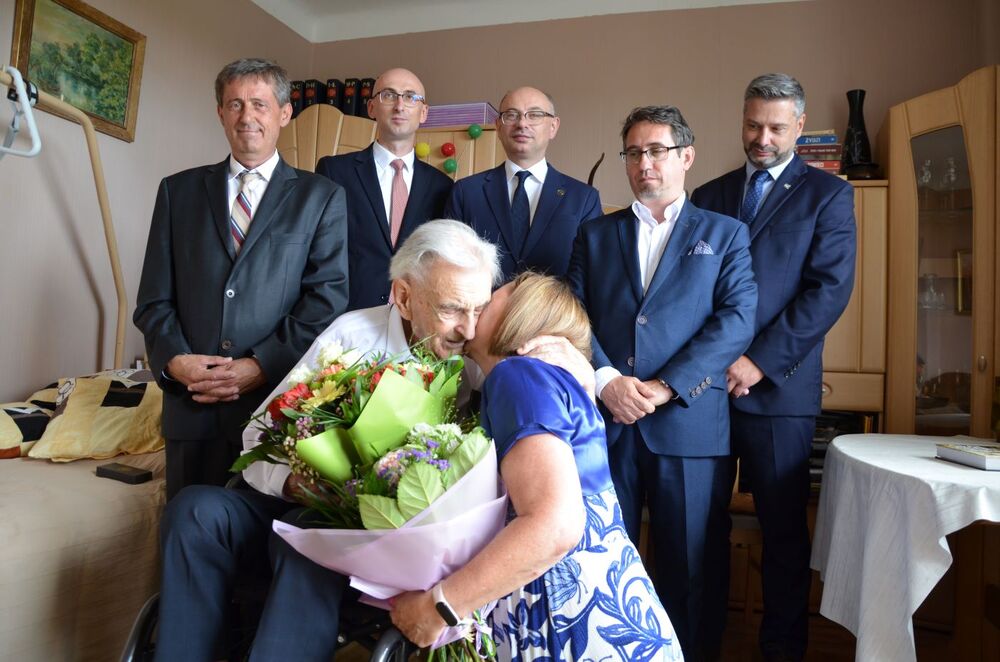 Sędzia Andrzej Jankowski został uhonorowany złotym medalem Reipublicae Memoriae Meritum. Fot. Janusz Ślęzak (IPN)