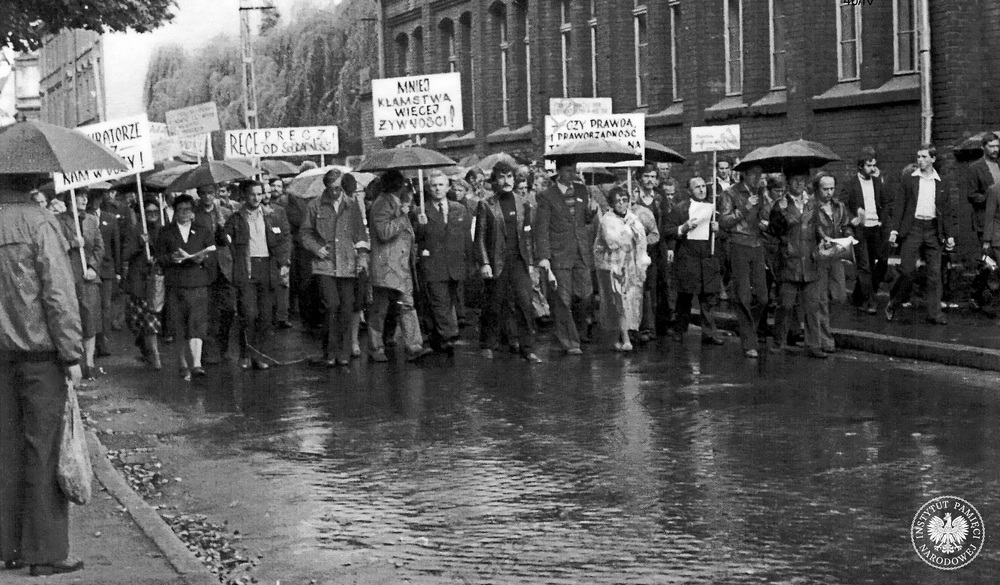 Przemarsz protestacyjny z 31 VIII 1981 r. w Grudziądzu (fot. z zasobu IPN)