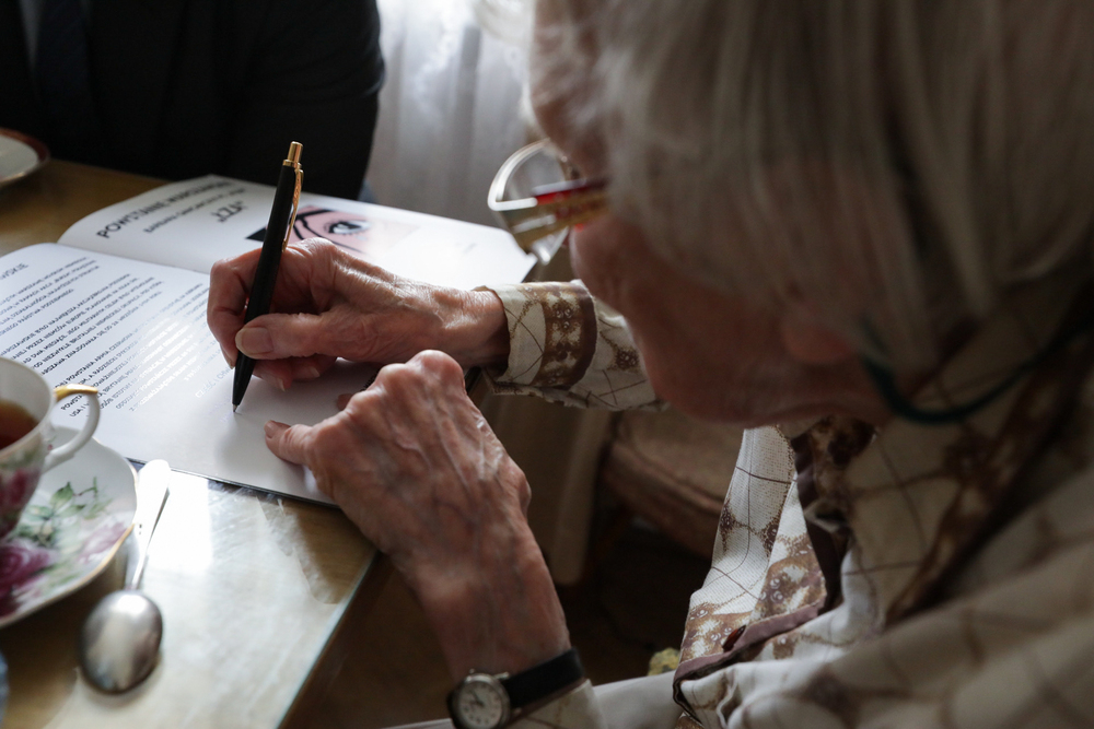 Spotkanie z uczestniczką Powstania Warszawskiego Barbarą Gancarczyk – Warszawa, 1 sierpnia 2024. Fot. Mikołaj Bujak (IPN)