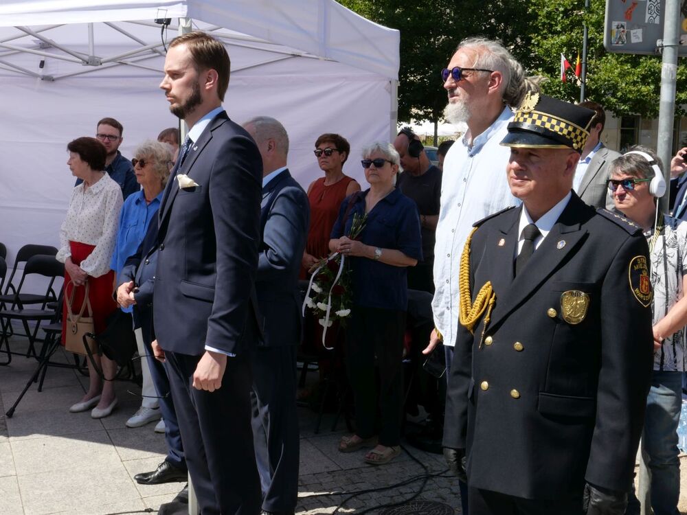 Uroczystości przed pomnikiem Powstańców Warszawy Batalionu AK „Kiliński” – Warszawa, 31 lipca 2024. Fot. Krzysztof Wojciechowski (IPN)