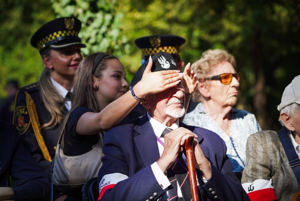 Uroczystości pod pomnikiem Gloria Victis na Cmentarzu Wojskowym na stołecznych Powązkach – 1 sierpnia 2024. Fot. Mateusz Niegowski (IPN)