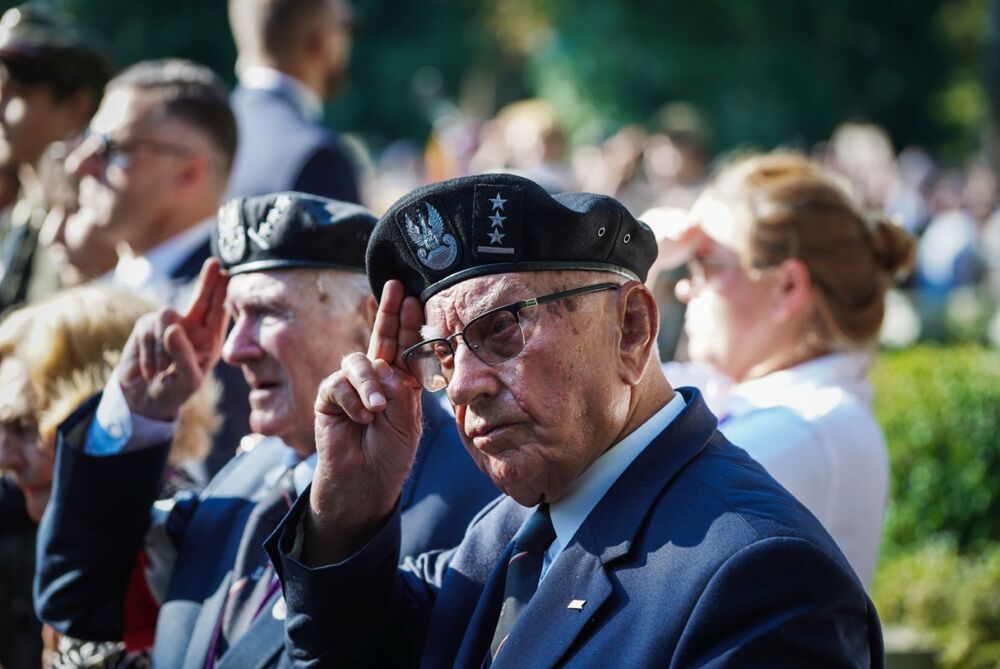 Uroczystości pod pomnikiem Gloria Victis na Cmentarzu Wojskowym na stołecznych Powązkach – 1 sierpnia 2024. Fot. Mateusz Niegowski (IPN)