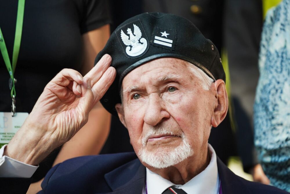 Uroczystości pod pomnikiem Gloria Victis na Cmentarzu Wojskowym na stołecznych Powązkach – 1 sierpnia 2024. Fot. Mateusz Niegowski (IPN)