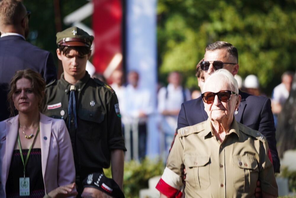 Uroczystości pod pomnikiem Gloria Victis na Cmentarzu Wojskowym na stołecznych Powązkach – 1 sierpnia 2024. Fot. Mateusz Niegowski (IPN)