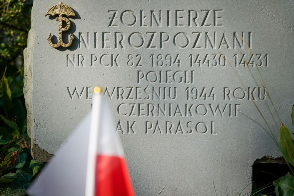 Uroczystości pod pomnikiem Gloria Victis na Cmentarzu Wojskowym na stołecznych Powązkach – 1 sierpnia 2024. Fot. Mateusz Niegowski (IPN)