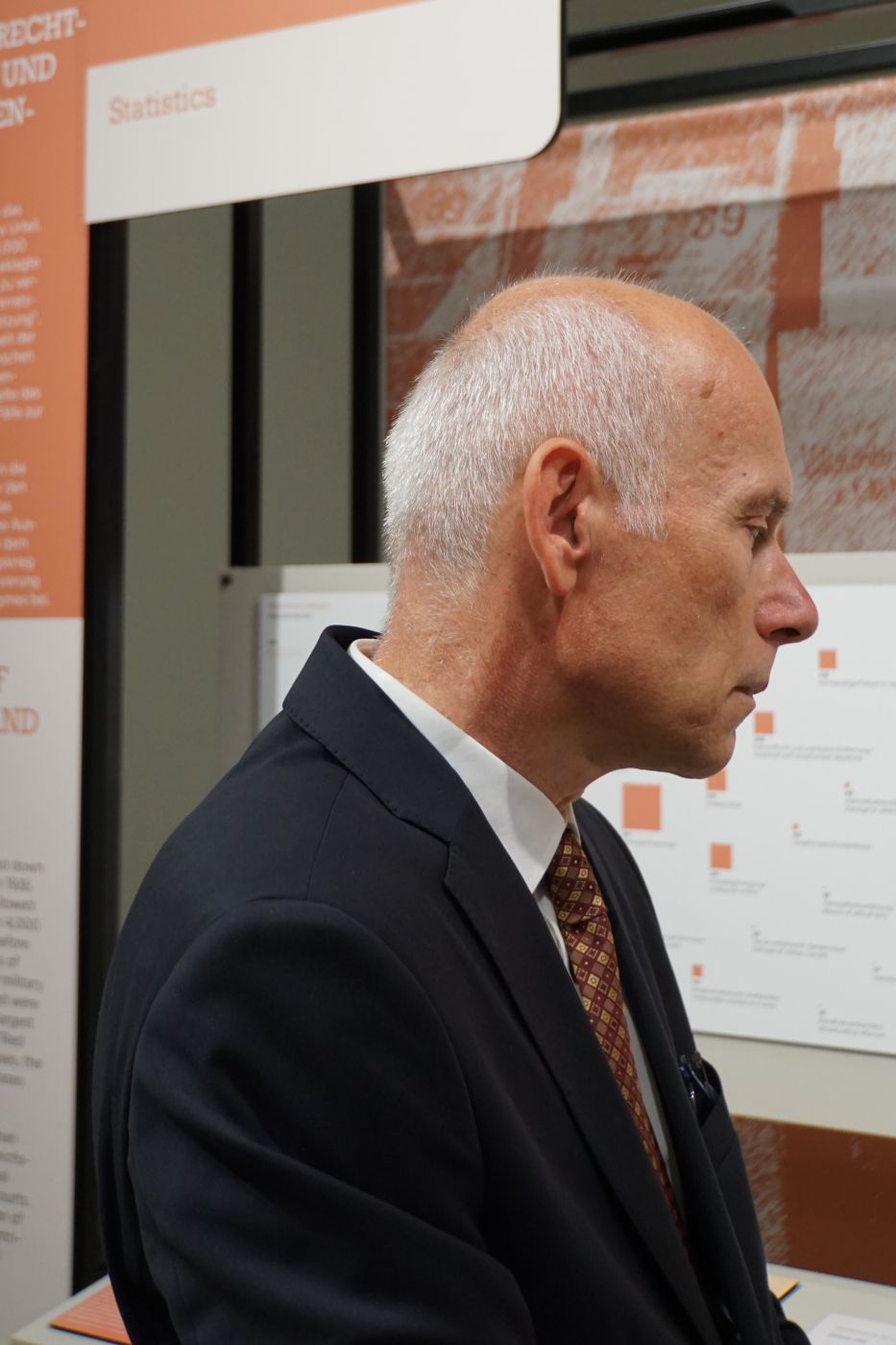 Otwarcie wystawy „Sąd Wojenny Rzeszy w latach 1936–1945. Narodowosocjalistyczne sądownictwo wojskowe i walka z ruchem oporu w Europie”. Na zdj. dr Paweł Kosiński, konsultant merytoryczny wystawy – Halle, 29 sierpnia 2024. Fot. Sebastian Kaniewski (IPN)