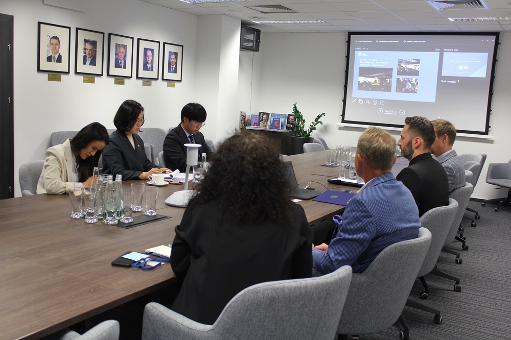 Przedstawiciele Ministerstwa Zjednoczenia Korei z wizytą w IPN – Warszawa 30 sierpnia 2024. Fot. Sławomir Bardski (IPN)