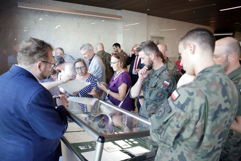 Otwarcie wystawy „Podeptane konwencje. Zbrodnie Wehrmachtu na żołnierzach Wojska Polskiego w trakcie walk i po zakończeniu kampanii polskiej 1939 r.” – Warszawa, 3 września 2024. Fot. Rafał Pękalski (IPN)