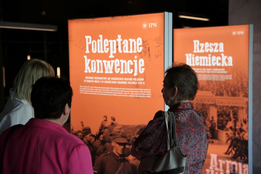 Otwarcie wystawy „Podeptane konwencje. Zbrodnie Wehrmachtu na żołnierzach Wojska Polskiego w trakcie walk i po zakończeniu kampanii polskiej 1939 r.” – Warszawa, 3 września 2024. Fot. Rafał Pękalski (IPN)