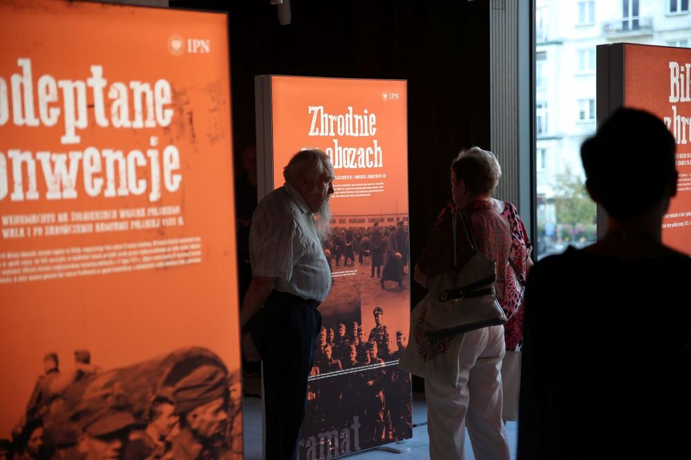 Otwarcie wystawy „Podeptane konwencje. Zbrodnie Wehrmachtu na żołnierzach Wojska Polskiego w trakcie walk i po zakończeniu kampanii polskiej 1939 r.” – Warszawa, 3 września 2024. Fot. Rafał Pękalski (IPN)