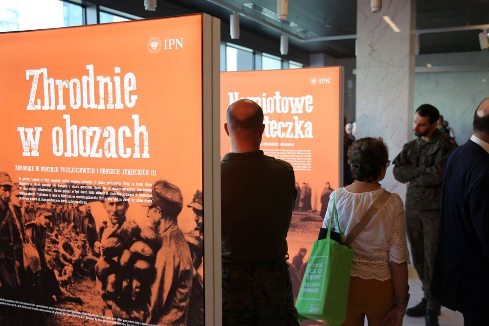 Otwarcie wystawy „Podeptane konwencje. Zbrodnie Wehrmachtu na żołnierzach Wojska Polskiego w trakcie walk i po zakończeniu kampanii polskiej 1939 r.” – Warszawa, 3 września 2024. Fot. Rafał Pękalski (IPN)