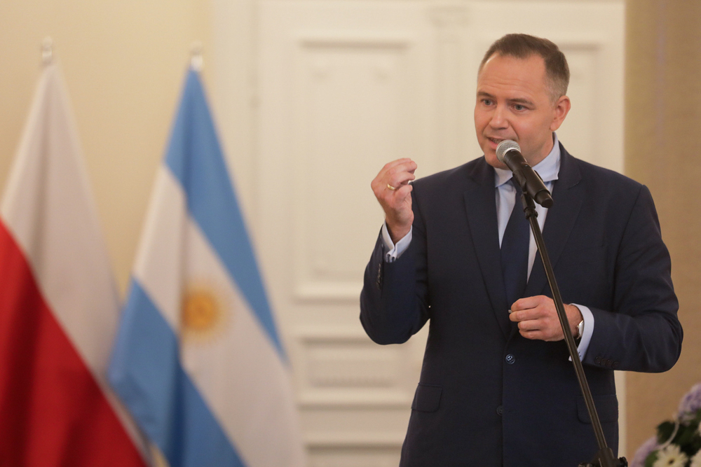 „Droga i dziedzictwo. Dzieje rodziny Moszoro / Camino y Legado. Historia de la Familia Moszoro” – wystawa Archiwum IPN w Muzeum Niepodległości – Warszawa, 4 września 2024. Na zdj. prezes IPN dr Karol Nawrocki. Fot. Mikołaj Bujak (IPN)