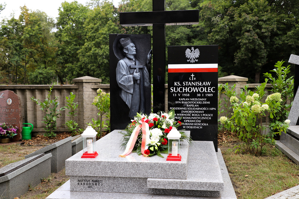 Delegacja IPN złożyła kwiaty na grobie odznaczonego pośmiertnie ks. Stanisława Suchowolca – Białystok, 12 września 2024. Fot. Paula Prudziłowicz (IPN)