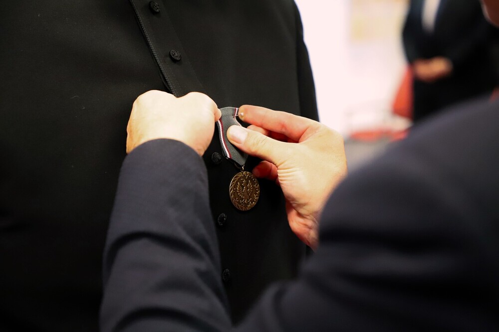 Uroczystość wręczenia Krzyży Wolności i Solidarności oraz medali Reipublicae Memoriae Meritum – Białystok, 12 września 2024. Fot. Paula Prudziłowicz (IPN)