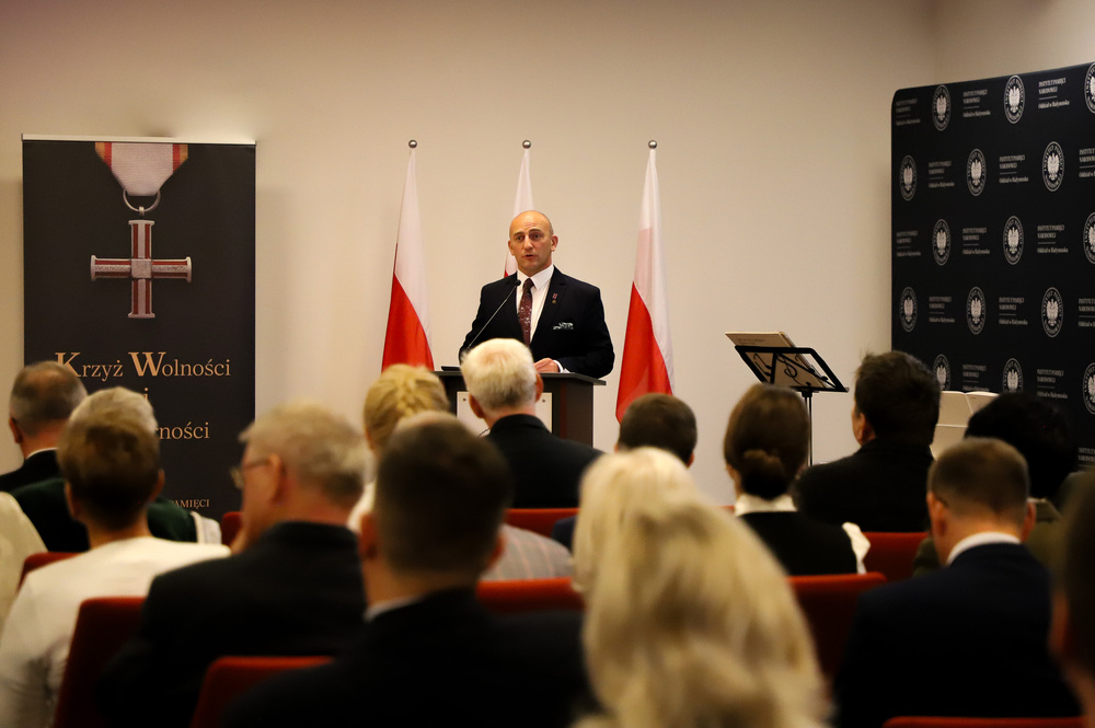 Uroczystość wręczenia Krzyży Wolności i Solidarności oraz medali Reipublicae Memoriae Meritum. Na zdj. dyrektor białostockiego oddziału IPN dr Marek Jedynak – Białystok, 12 września 2024. Fot. Paula Prudziłowicz (IPN)