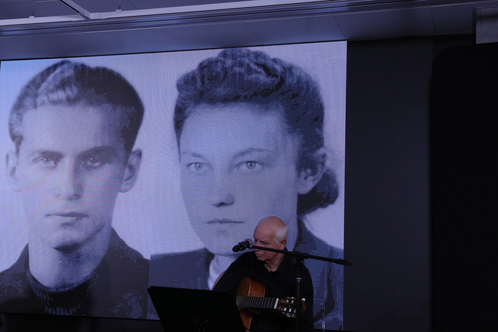 Co znaczyło kochać w okupowanej Warszawie? Spektakl o żonie Krzysztofa Baczyńskiego w Centralnym Przystanku Historia IPN. Na zdj. Sławomir Zygmunt – Warszawa, 13 września 2024. Fot. Agnieszka Szajewska (IPN)